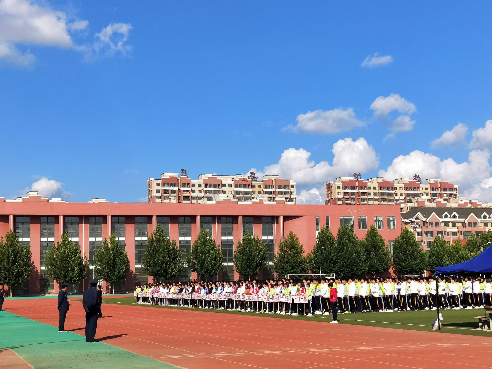 海城市初中引领教育革新，塑造未来精英的新项目启动